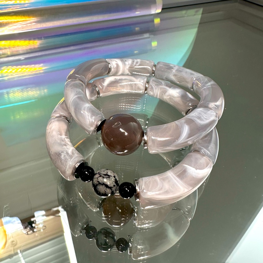 Gray Swirl Beaded Stretch Bracelet - Brand Unknown